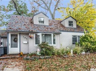 795 Wyngate Dr E, Valley Stream, NY 11580