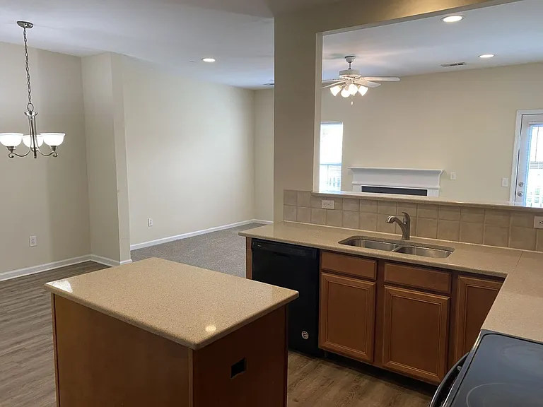 10020 Kings Parade Blvd — Photo 12