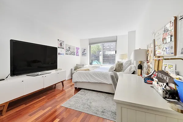 Rented by Brown Harris Stevens | media 7