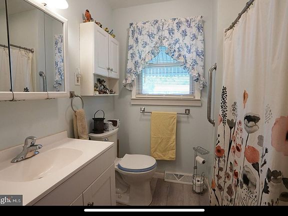 4th image of 511 Manheim Ave