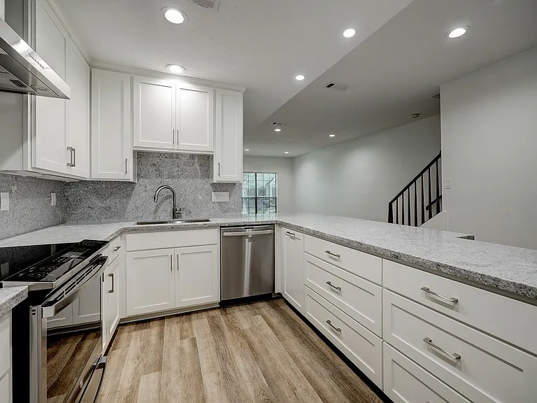 6725 Belmont St — Photo 11