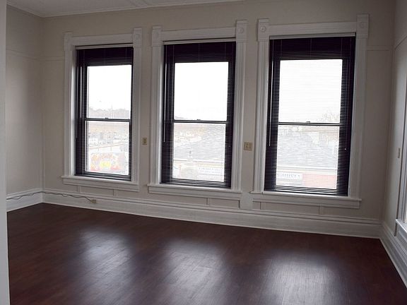 3rd image of 4 1/2 W Wilson St APT C4
