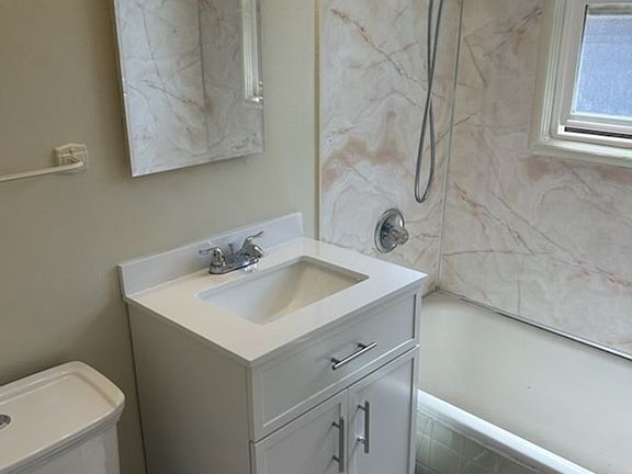 3rd image of 968-990 Addison St #2102