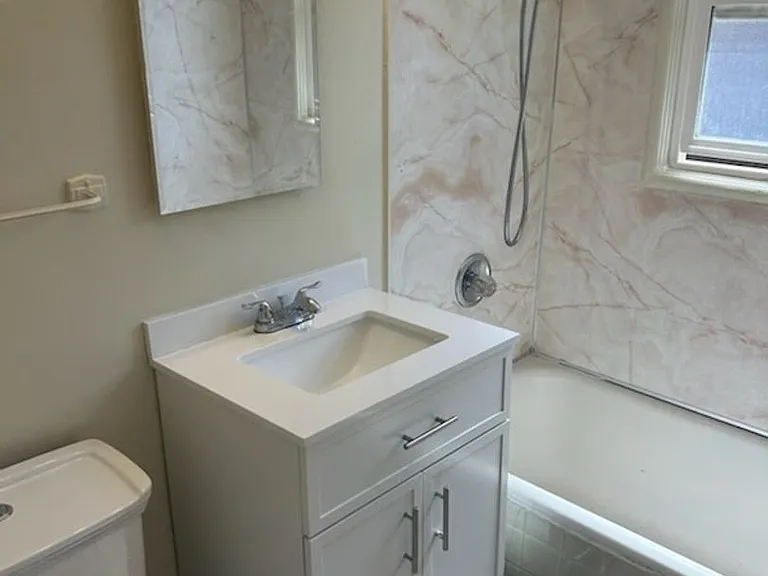 968-990 Addison St #2100-2108 — Photo 3