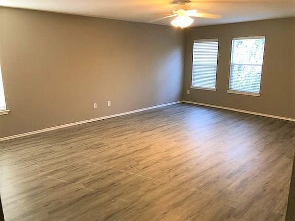 4th image of 5309 Comanche Wells Dr
