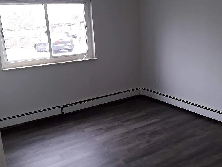 8570 Wyandotte St E — Photo 6