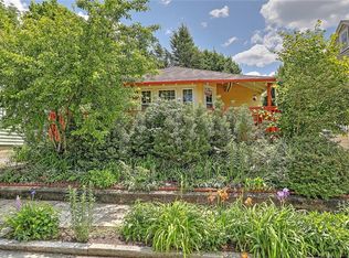 102 Edgehill Rd, Providence, RI 02906