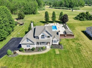 910 Potters Rd, Newton, NJ 07860