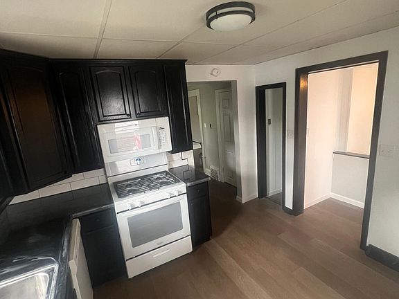 3rd image of 4001 Theota Ave