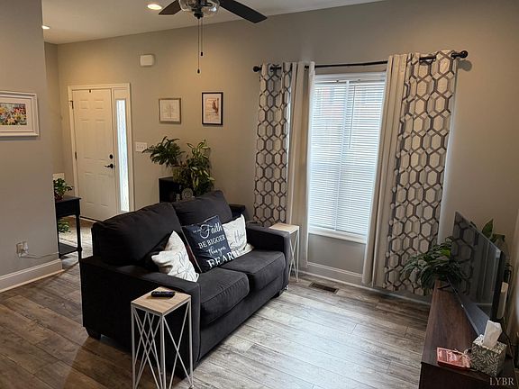 4th image of 3008 Hill St Unit 303
