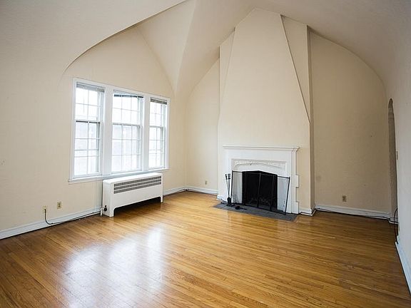 4th image of 15610 Van Aken Blvd APT 22