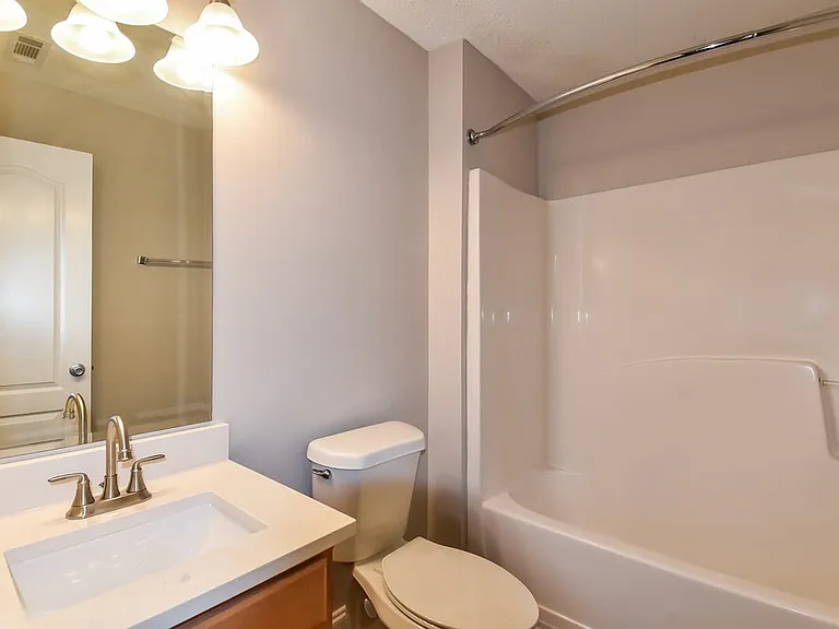 709 Williamsburg Ct — Photo 16