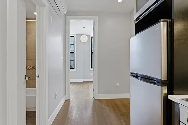 Rented by Safdie Realty Group | media 6