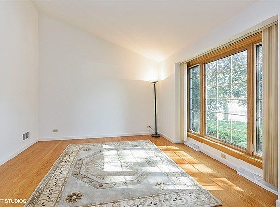 2nd image of 586 Berkshire Ln