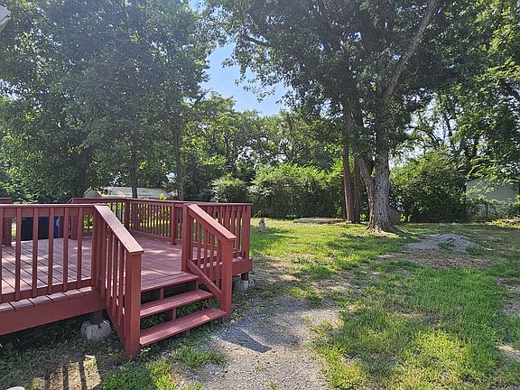 4th image of 208 Chestnut Dr
