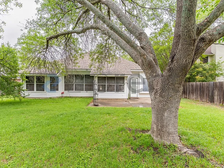 1215 Timber Bend Dr — Photo 21