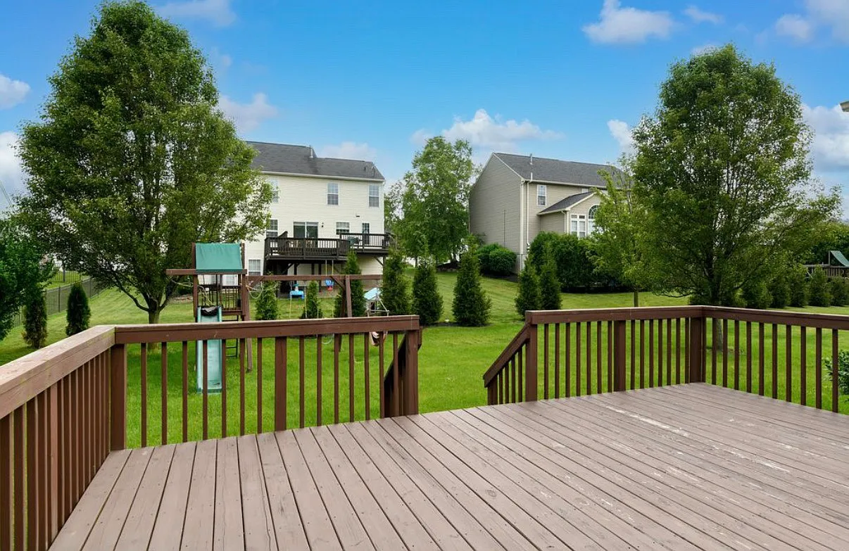 3 bed, 2758 sqft, $3,200 — Photo 3