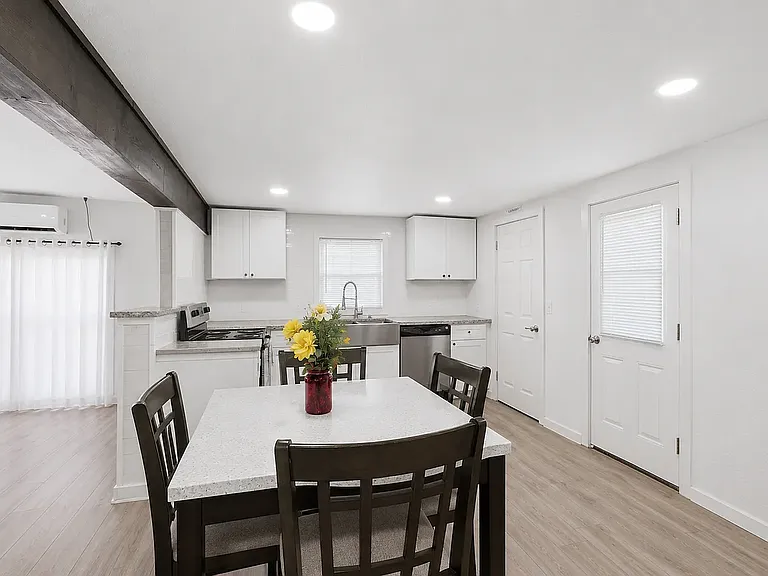 1034 Eldorado St — Photo 5