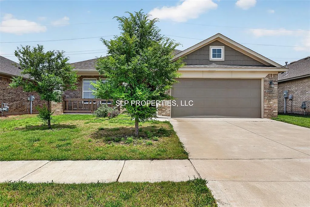 3 bed, 1396 sqft, $1,800 — Photo 3