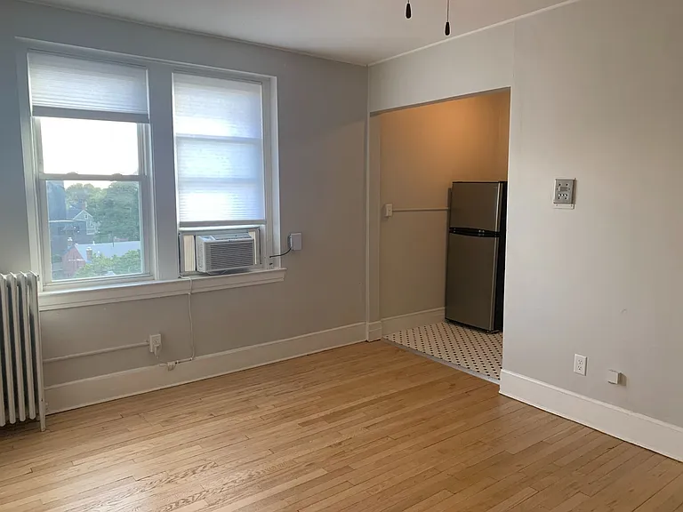 100 Howe Street — Photo 79