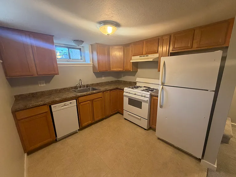 885 Grand Ave #5 — Photo 4