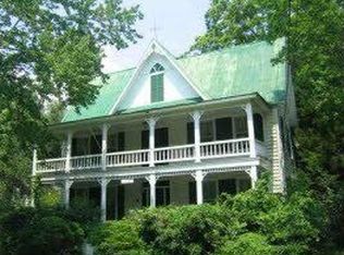 528 Pinckney St, Mc Clellanville, SC 29458