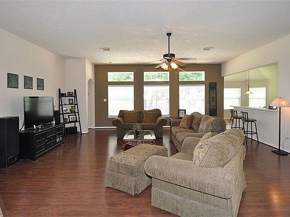 5th image of 8422 Hunters Village Dr