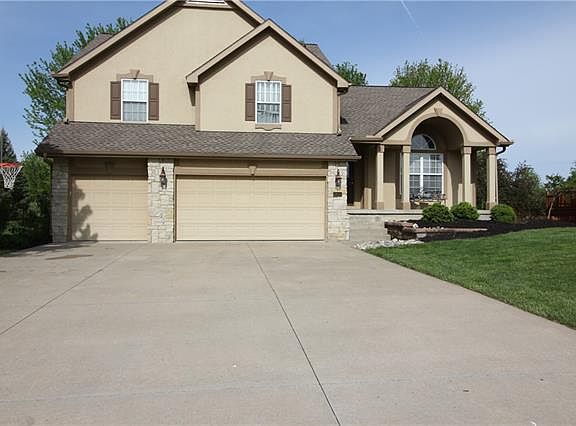 3rd image of 13030 Red Oak Ct