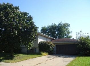 3299 3rd St, Marion, IA 52302
