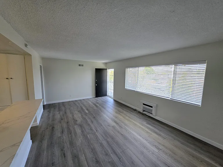 10714 La Reina Ave #4 — Photo 2