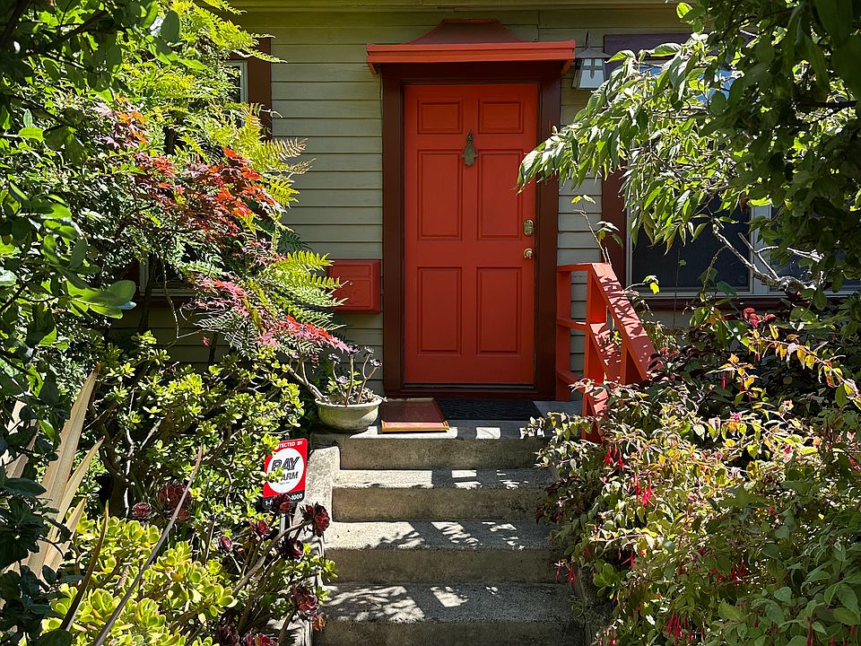 front door and garden, solor panels on roof