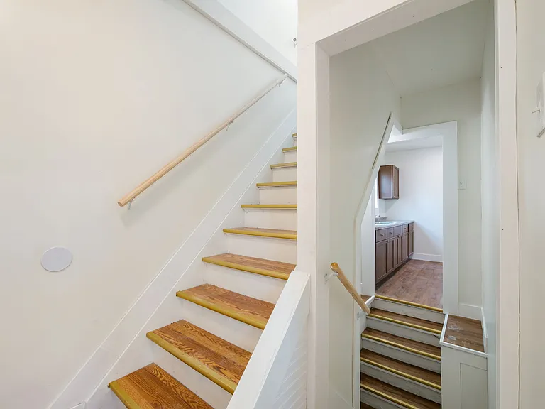 615 W Hollywood — Photo 21