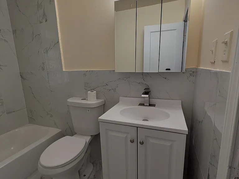 7414 Vaughan St — Photo 9