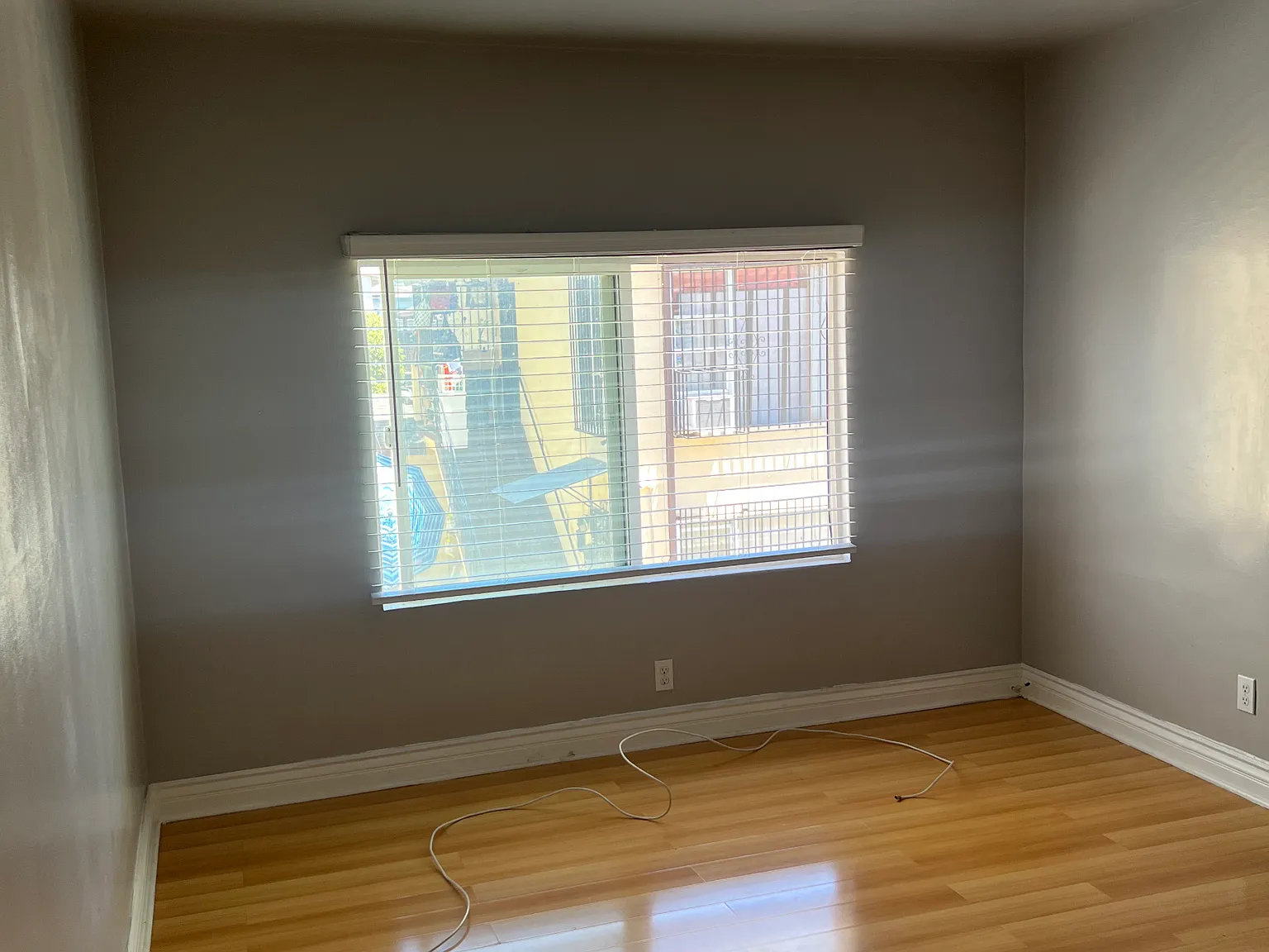 3 bed, 1000 sqft, $3,100 — Photo 1