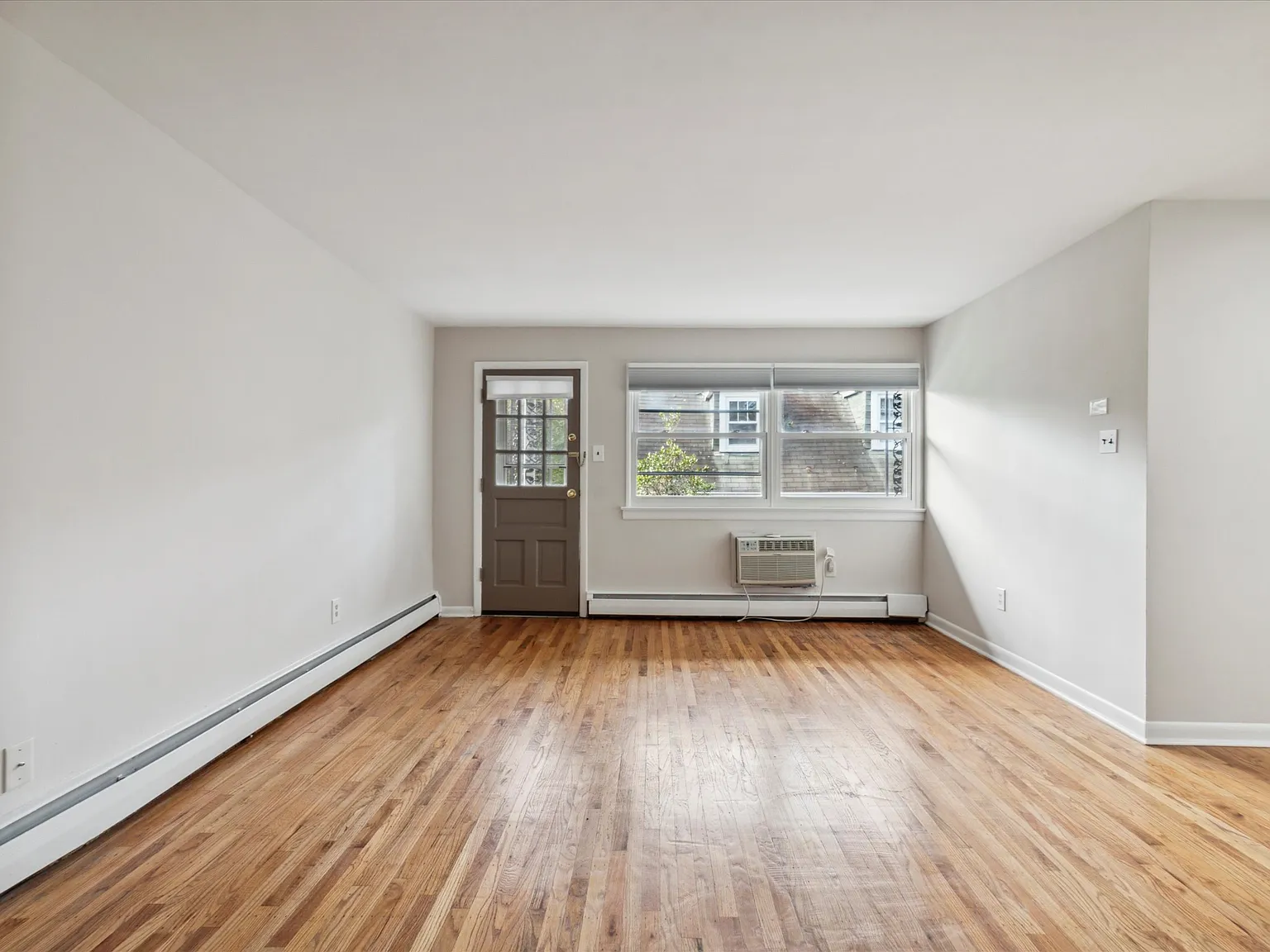 2 bed, 700 sqft, $1,595 — Photo 2