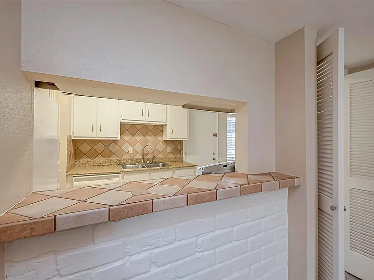6410 Del Monte Dr #5 — Photo 16