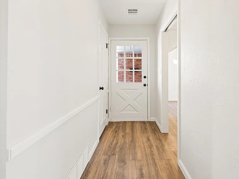 2725 Kent Dr — Photo 4