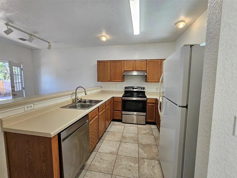 304 Windridge Village Cv — Photo 8