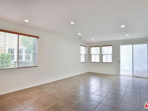 3rd image of 3223 Larkspur St #73