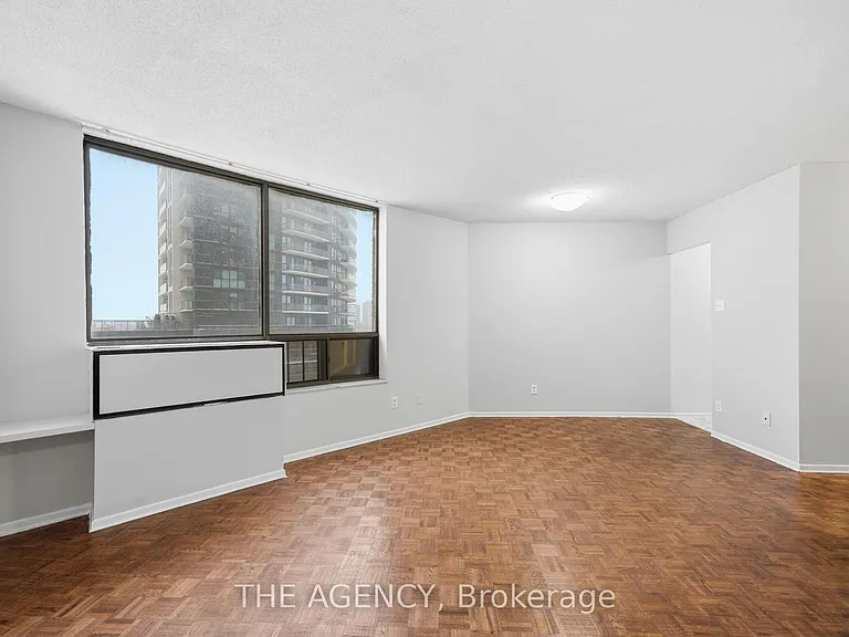 2350 Dundas St W #2511A — Photo 2