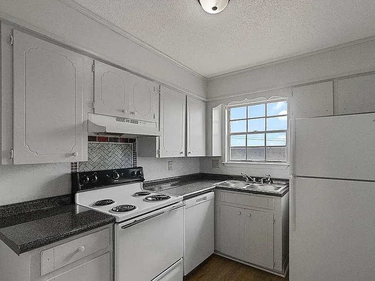 2615 W 58th St #5 — Photo 9