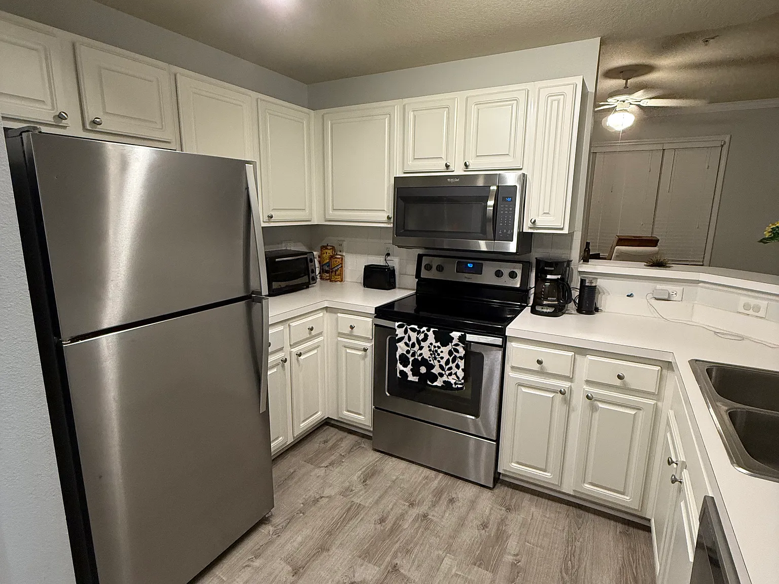 1 bed, 784 sqft, $2,600 — Photo 2