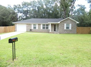 6320 Simpson Dr, Milton, FL 32570