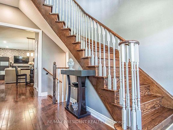 5th image of 44 Robitaille Dr