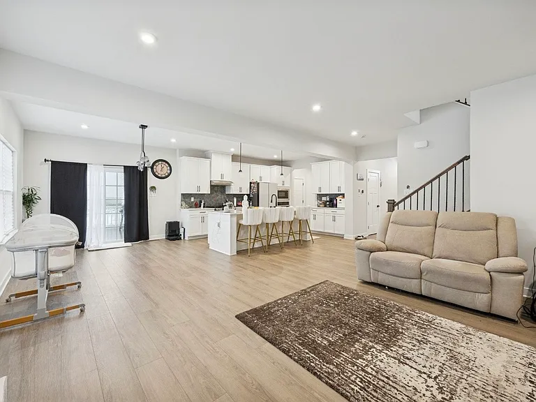 243 Chastain Dr — Photo 15