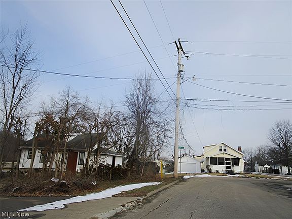 4th image of 804 Hocking Rd