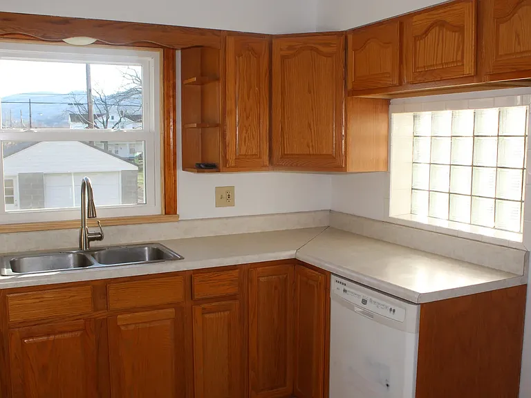 27 Humbird St — Photo 4