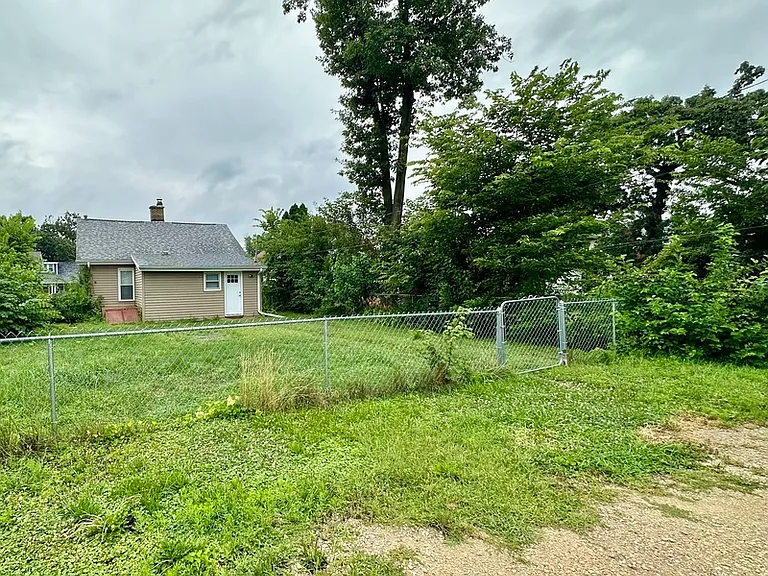 922 Center Point Rd NE — Photo 14