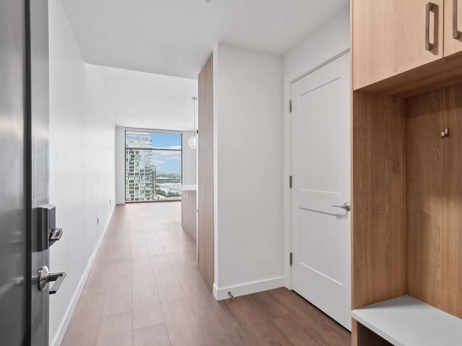1 bed, 1.0 bath, 719 sqft, $2,595 — Photo 3