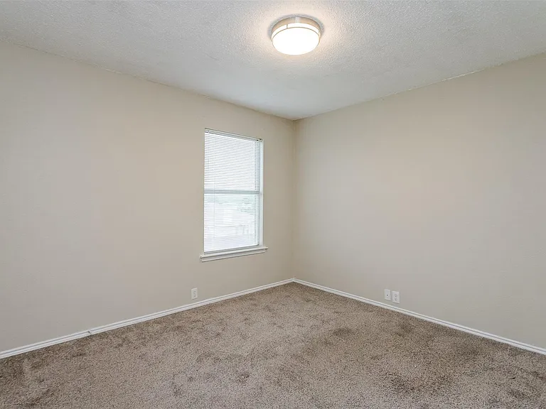 1308 Dundee Dr — Photo 6